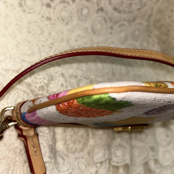 Beautiful Dooney & Bourke Large Slim Wristlet - Picture 9 of 9